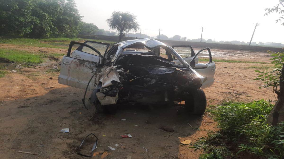 ncr car collided with tree in narnaul road accident killed five people of saidpur village one army personnel also