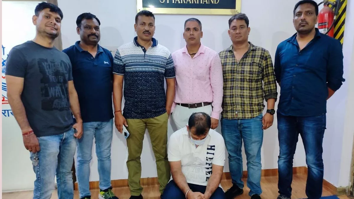 छात्रवृत्ति घोटाला में दो साल से फरार इनामी अपराधी गिरफ्तार, हाईकोर्ट के  आदेश पर एसआईटी गठित कर करवाई गई थी जांच - Prize criminal absconding for two  years ...