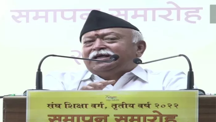 RSS के प्रमुख मोहन भागवत (Mohan Bhagwat) के एक बयान को लेकर सियासत गर्म है।