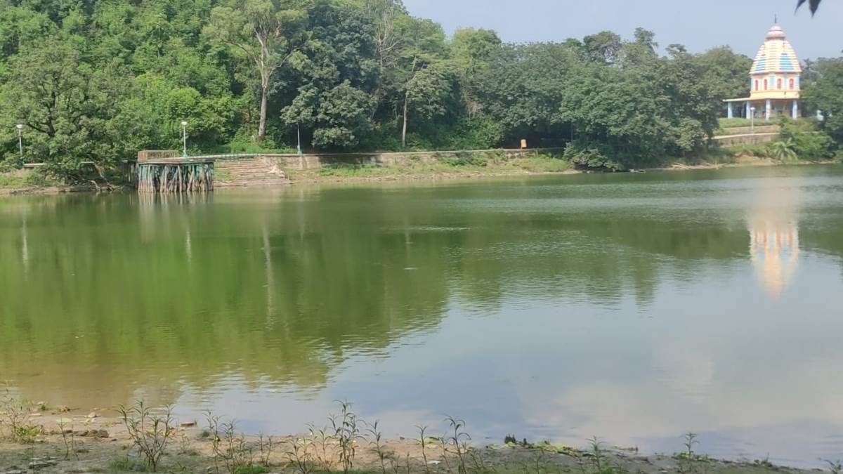 despite rains in many states of the country mansar and suruisar lakes are waiting for good rains the water level is still low