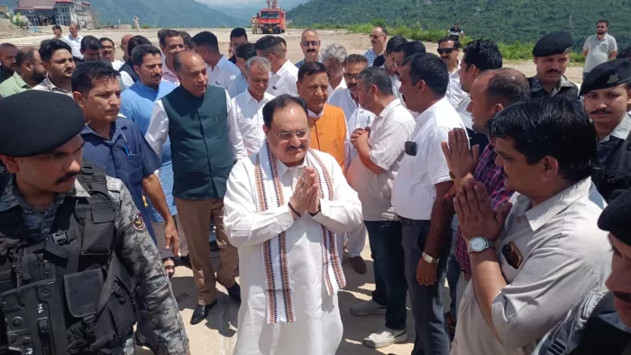 जेपी नड्डा और अनुराग ठाकुर पहुंचे मंडी