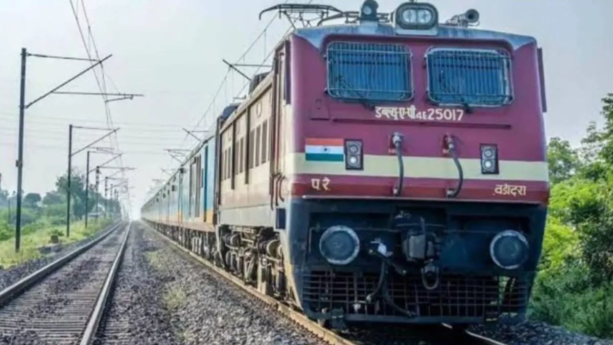 Indian Railways: गुरुग्राम में भारी वर्षा के कारण रेल यातायात प्रभावित, कई ट्रेनें रद्द; देखें लिस्ट