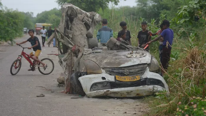 नहर से मिली कार में निकला कंकाल, चार साल पहले हुआ था लापता; घरवालों ने  कपड़ों से की पहचान - ncr Human skeleton found in car after fours years from  munak canal