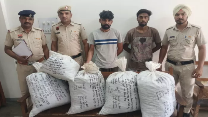 सीआईए पुलिस ने ट्रक से बरामद किया 90 किलो गांजा।