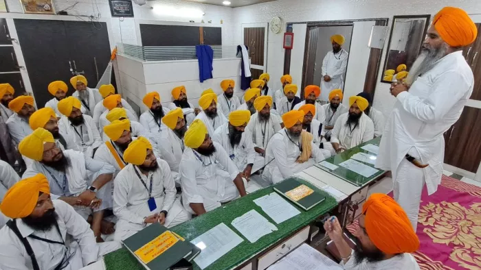 Punjab News: श्री हरिमंदिर साहिब में फोटो-वीडियोग्राफी पर चर्चा।