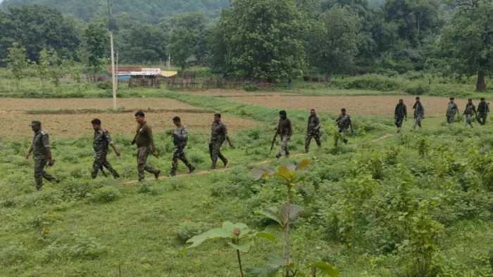 मुठभेड के बाद दूसरे दिन तलाशी अभियान जारी