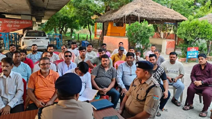 पुलिस ने कांवड़ मेले को लेकर होटल, ढाबा संचालकों और एसपीओ के साथ की बैठक