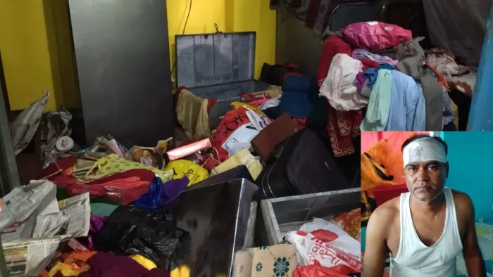 डकैती की घटना के बाद घर की हालत। (इनसेट में घायल मकान मालिक)