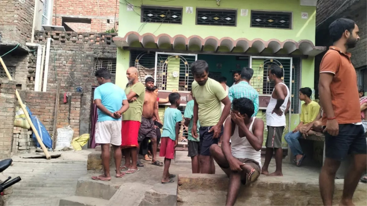 Ballia News: रेवती में शौचालय की टंकी में गिरने से तीन वर्षीय बालक की मौत, खेलते समय गायब हुआ… सफाई के बाद मिला शव