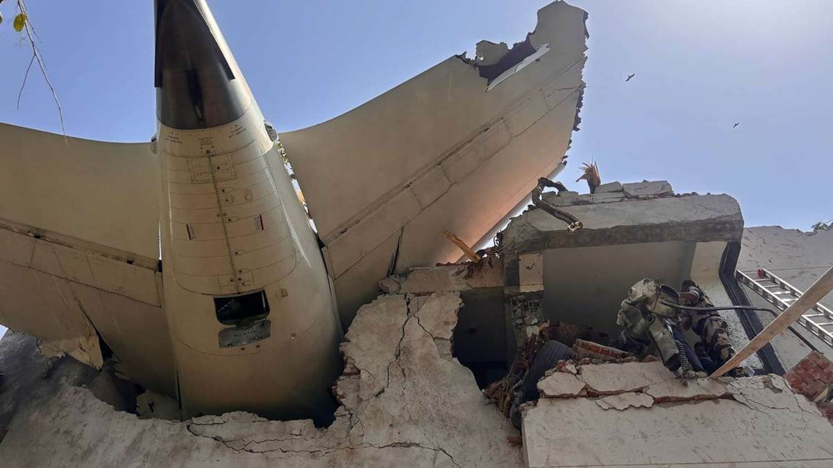 air india boeing 787 crash fuel switch issue investigated tcm replaced twice within six years