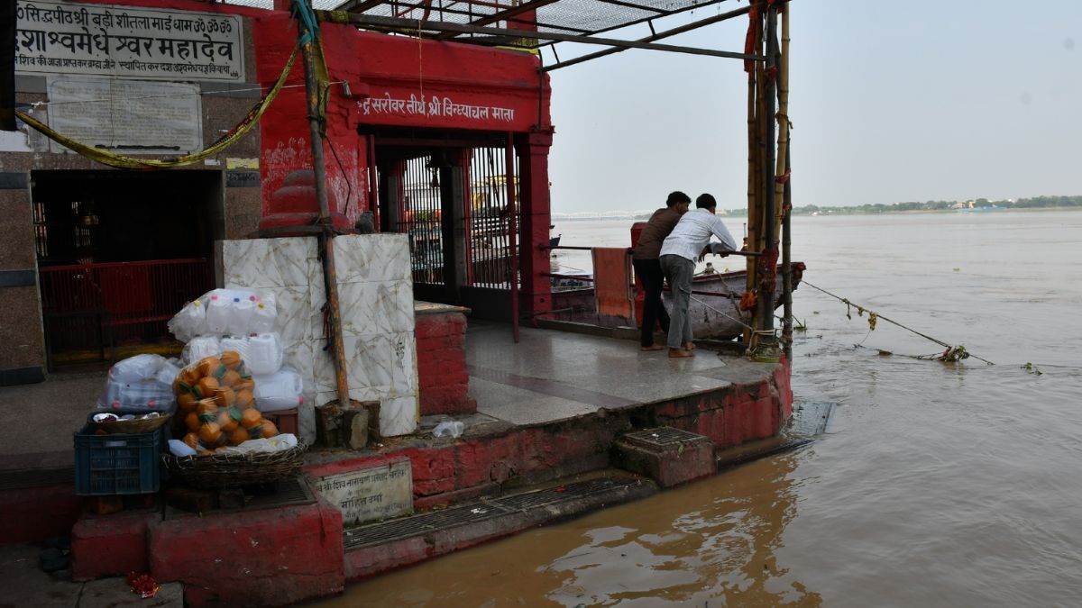 https://www.jagranimages.com/images/newimg/14072025/14_07_2025-ganga_vanaras_23983597_74022284.jpg