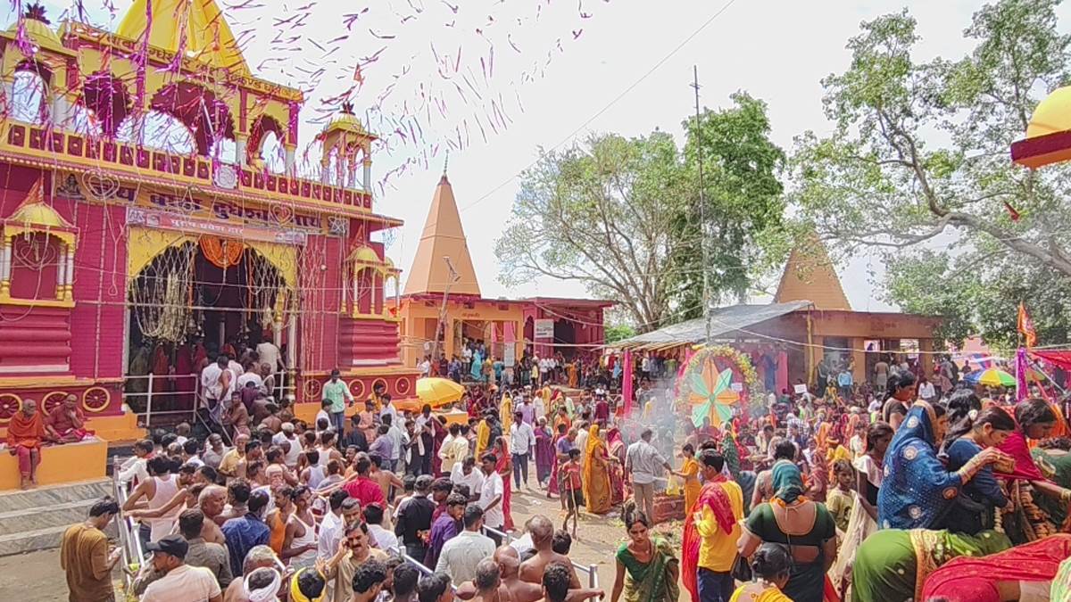 https://www.jagranimages.com/images/newimg/14072025/14_07_2025-har_har_mahadev_23983939.jpg