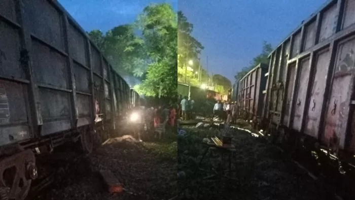 झारखंड में 6 डिब्बे रोल डाउन होकर पटरी से उतरे। (जागरण)