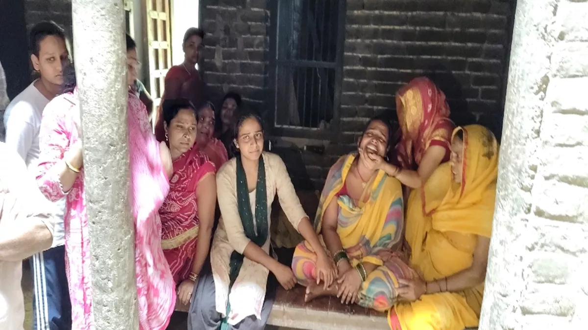 Sasaram news: किशोर की संदिग्ध स्थिति में मौत, गांव में पसरा मातमी सन्नाटा के बीच तनाव, पुलिस कर रही कैंप