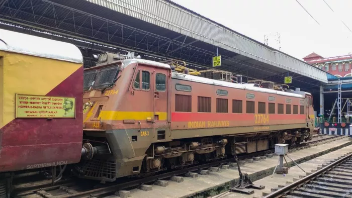 Netaji Express First Class 170 साल पुरानी नेताजी एक्सप्रेस का कायाकल्प, स्लीपर के 2 कोच कम होने से ...