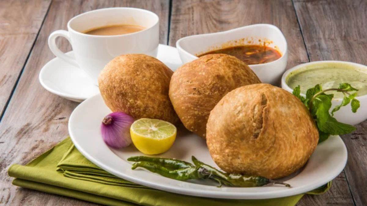 https://www.jagranimages.com/images/newimg/14072025/14_07_2025-pyaz_kachori_recipe_23984110.jpg