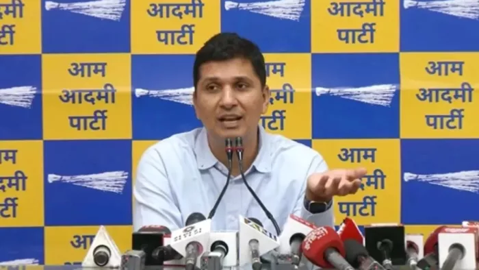 मंत्रियों के लिए फोन खरीदे जाने पर सौरभ भारद्वाज ने बोला हमला।