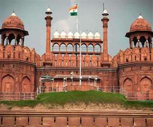 किस प्रधानमंत्री ने कितनी बार लाल किले पर फहराया तिरंगा?(फोटो: दैनिक जागरण)