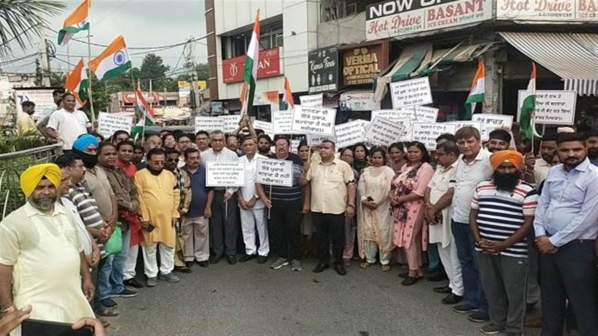 भाजपा ने विभाजन विभीषिका स्मृति दिवस पर निकाला शांति मार्च