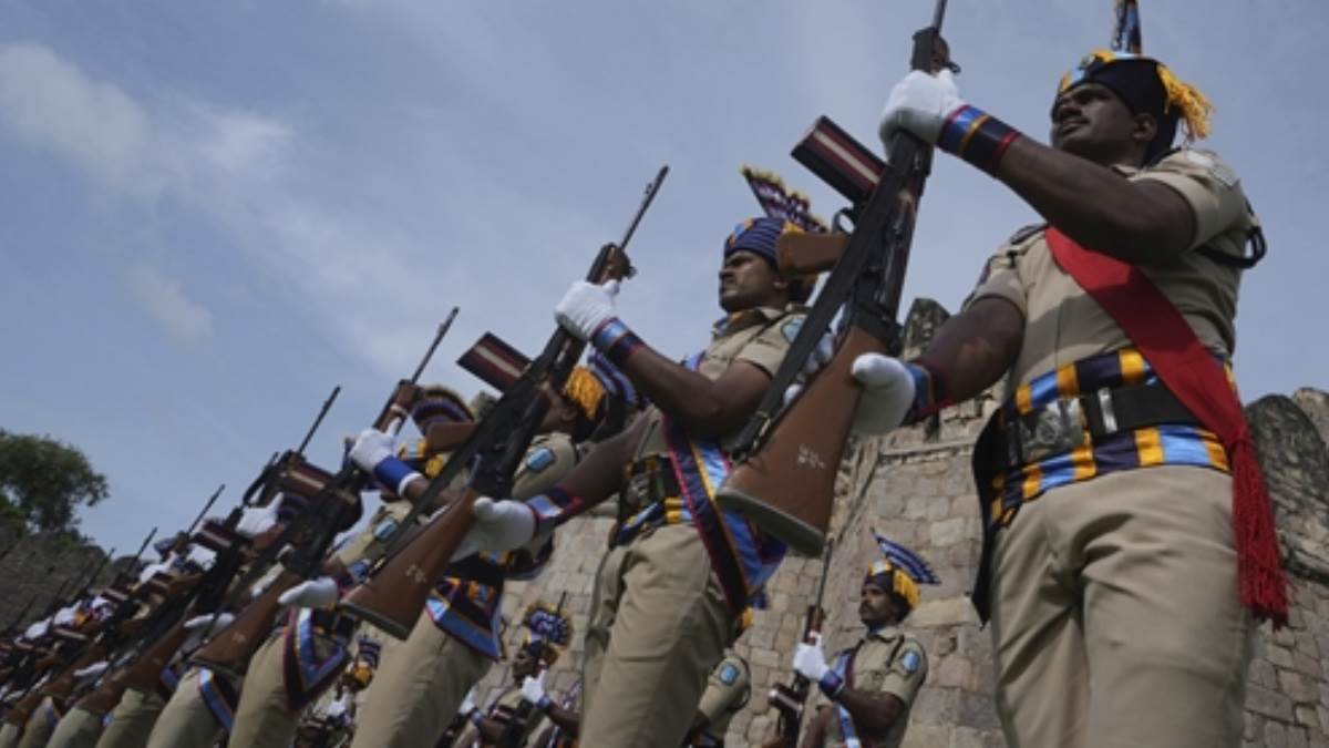 https://www.jagranimages.com/images/newimg/14082022/14_08_2022-independence_day_parade_22981166_204015640.jpg