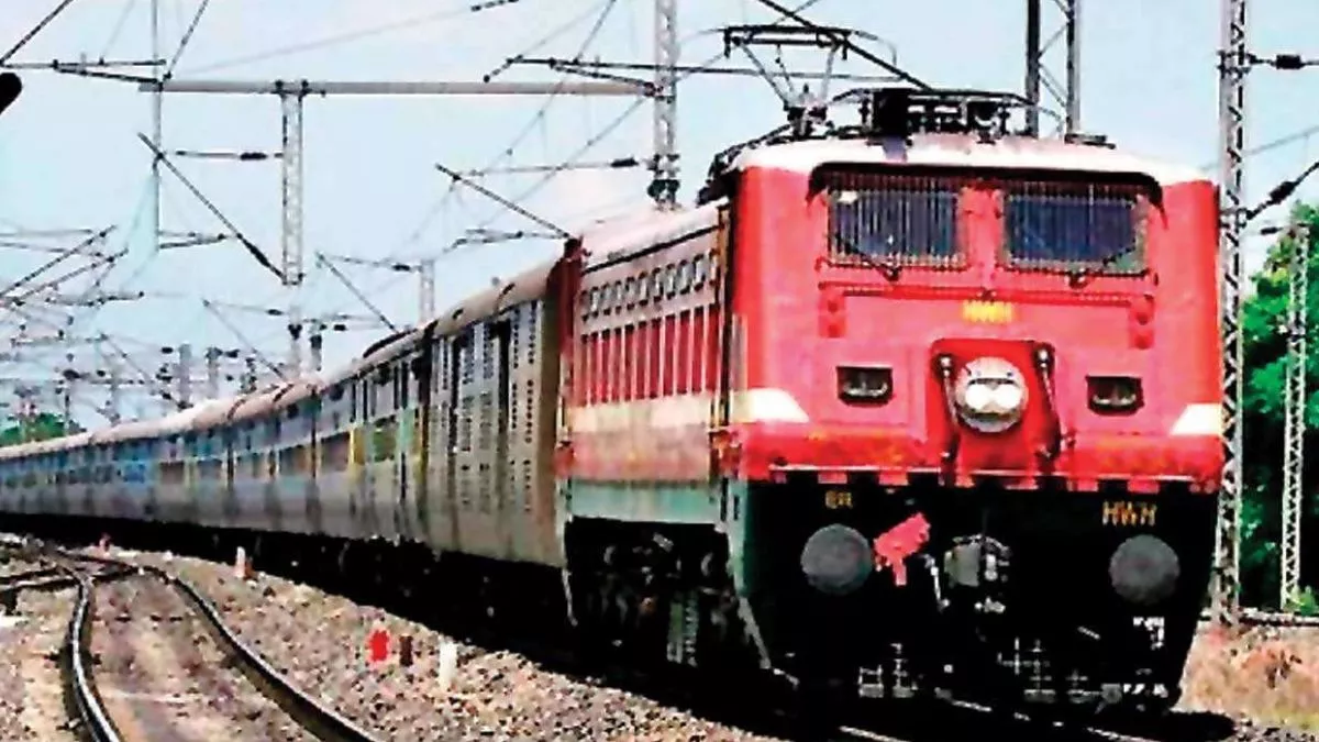 Indian Railway: यात्रीगण कृपया ध्यान दें, ये छह ट्रेन चल रही है विलंब से, ये ट्रेन तो छह घंटे है लेट