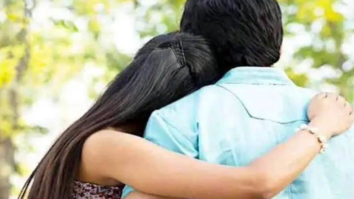Amazing love story Bihar : पांच माह की गर्भवती हुई प्रेमिका तो छोड़कर प्रेमी हुआ फरार।