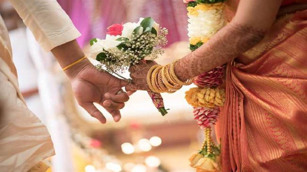 UP News: एक्सीडेंट में पत्नी हुई दिव्यांग तो बिना तलाक के पति ने रचा ली दूसरी शादी (सांकेतिक तस्वीर)