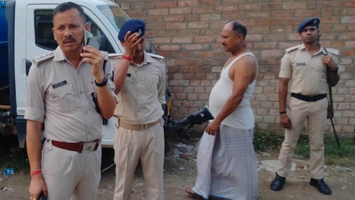 bihar in hajipur miscreants looted rs 16 lakh from a businessman at gunpoint