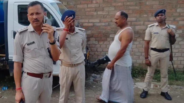 घटना के बाद लिच्छवी नगर पहुंचे सदर एसडीपीओ।