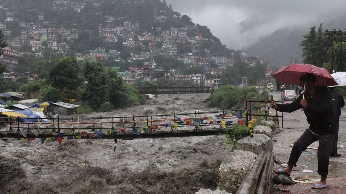 Heavy Rain in Himachal Pradesh: भारी बारिश से हिमाचल में हाहाकार, सालोन में सात की मौत; मंडी में भी 13 लोगों की मौत की खबर