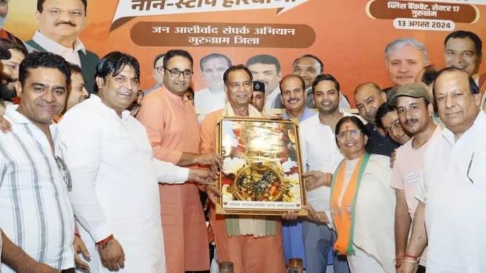 Haryana News: भाजपा प्रदेश अध्यक्ष मोहन लाल बड़ौली का सम्मान करते पार्टी के स्थानीय नेता। फोटो जागरण