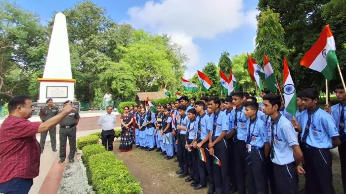 सारागढी मेमोरियल पाइन आर्टी विग्रेड मे जानकारी देते इतिहासकार डाक्टर अमित पाठक