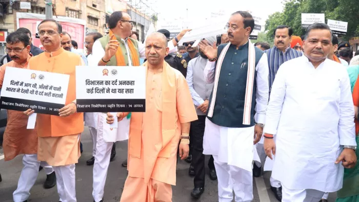 सरदार वल्लभ भाई पटेल के प्रतिमा स्थल से लोकभवन तक निकली यात्रा
