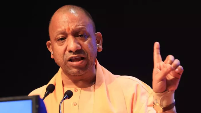 लखनऊ में आयोजित कार्यक्रम में उत्तर प्रदेश के मुख्यमंत्री योगी आदित्यनाथ