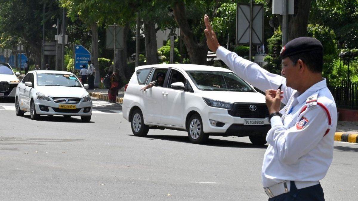 https://www.jagranimages.com/images/newimg/14082025/14_08_2025-delhi_traffic_police_24013398.jpg