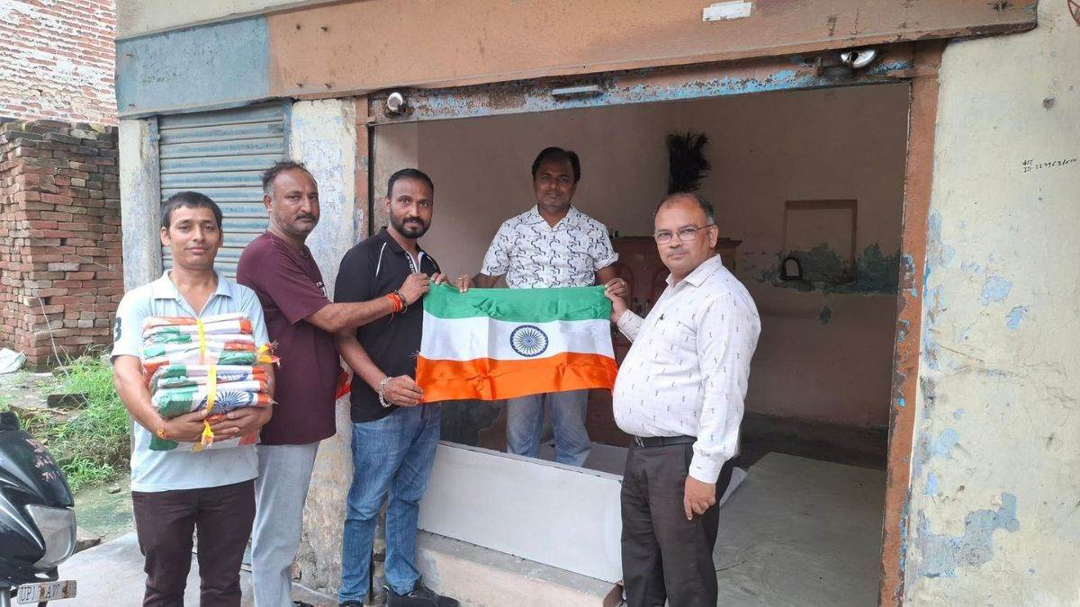 bjp leader accused of insulting national flag in mawana
