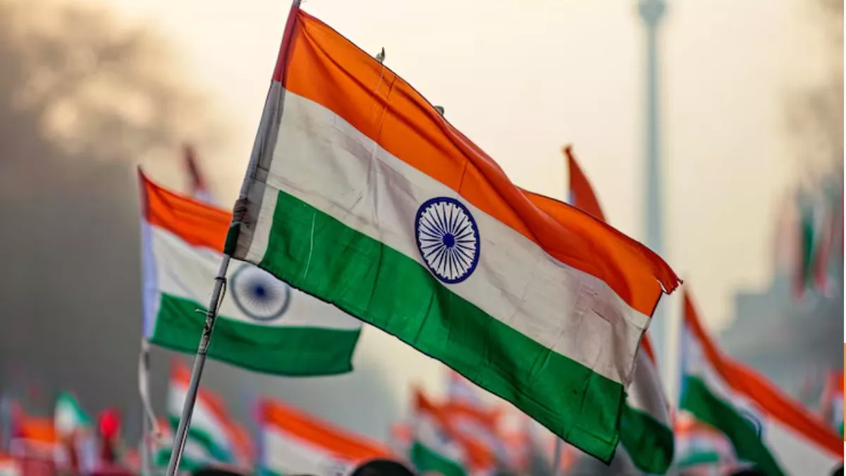 Independence Day पर होता है ध्वजारोहण या फहराया जाता है तिरंगा, यहां जानें सही जवाब और समझें फर्क