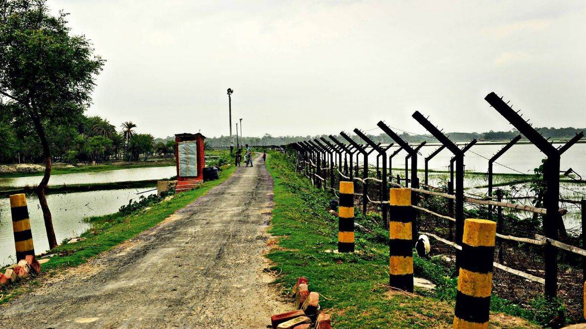 https://www.jagranimages.com/images/newimg/14082025/14_08_2025-india_and_bangladesh_news_24013593.jpg