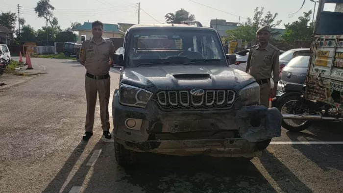 नूरपुर पुलिस की ओर से पकड़ी गई अपहरणकर्ताओं की स्कॉर्पियो गाड़ी। जागरण