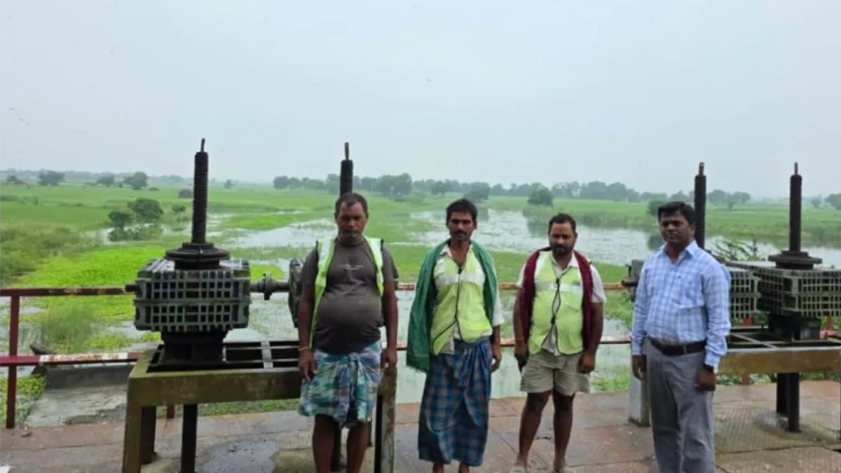 Khagaria News: गंगा और बूढ़ी गंडक के जलस्तर में गिरावट, अभी भी खतरे के निशान के ऊपर बह रही कई नदियां