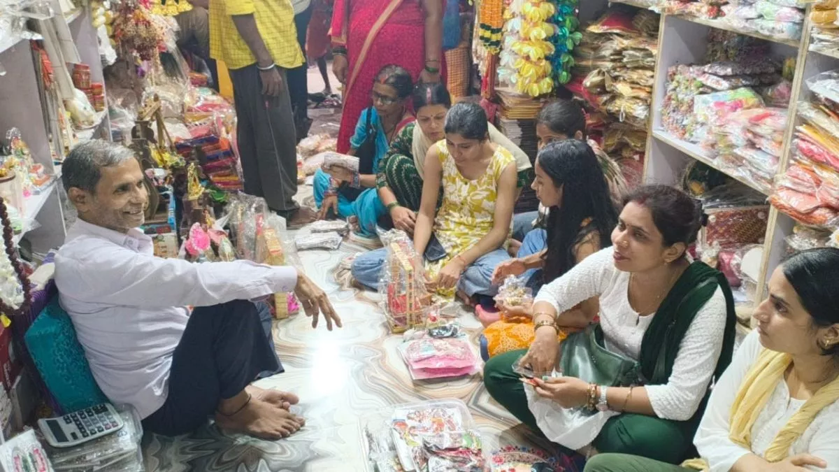Krishna Janmashtami 2025: मथुरा से आए हैं लड्डू गोपाल, बरसाने की राधा की भी खूब मांग