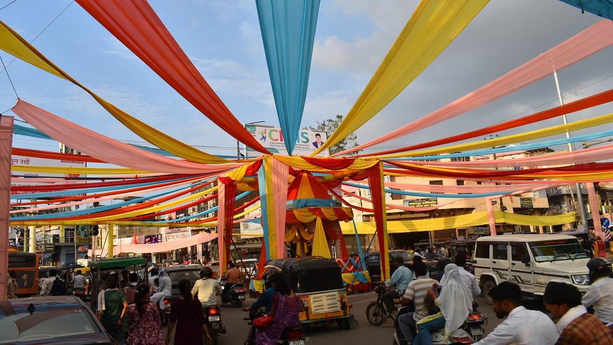 https://www.jagranimages.com/images/newimg/14082025/14_08_2025-mathura_vrindavan_traffic_24013433.jpg