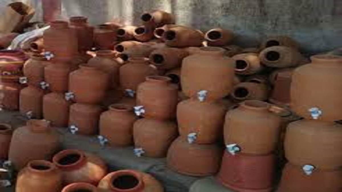 https://www.jagranimages.com/images/newimg/14082025/14_08_2025-pottery_24013350.jpg