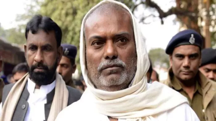 करीब साढ़े नौ वर्षों के बंदी जीवन में तीन बार पैरोल पर बाहर आए राजबल्लभ