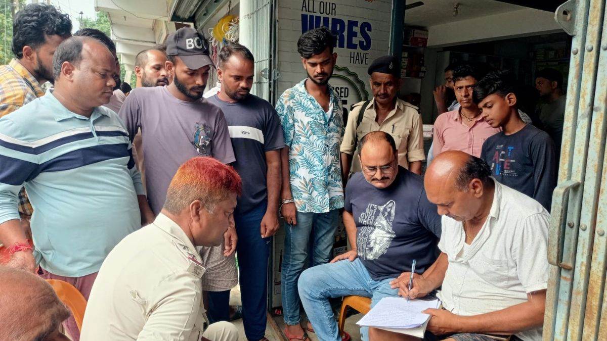 https://www.jagranimages.com/images/newimg/14082025/14_08_2025-rohtas_news_24013019.jpg