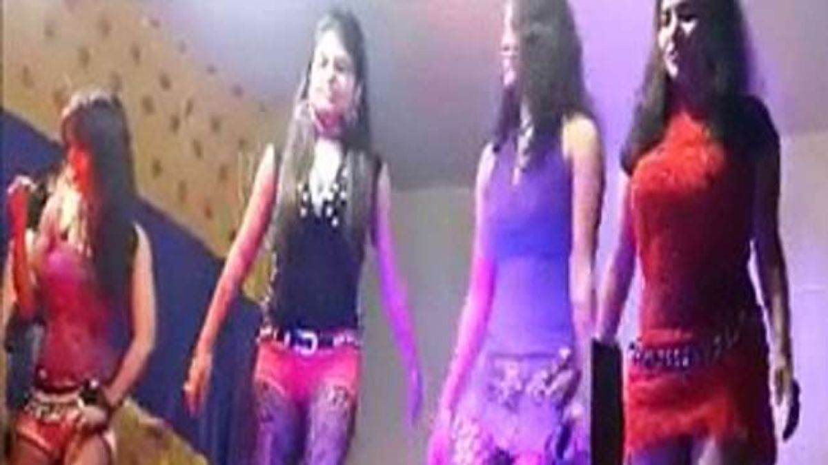 सारण में 12 दिनों के अंदर आर्केस्ट्रा से छुड़ाई गई‌ 10 नाबालिग लड़कियां,  बोलीं- जबरन कराया जाता था अश्लील डांस - 10 minor girls rescued from  orchestra within 12 days in Saran Bihar Police Action