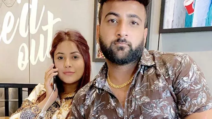 शहनाज गिल अपने भाई शहबाज बदेशा के साथ (फोटो-इंस्टाग्राम)