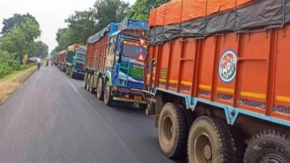 https://www.jagranimages.com/images/newimg/14082025/14_08_2025-truck_24013123.jpg