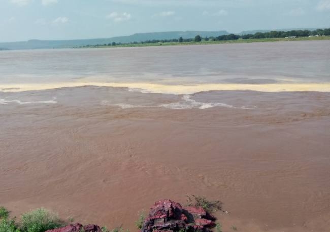 बाणसागर के पानी से सोन नदी उफान पर - Son river in spate with the water ...