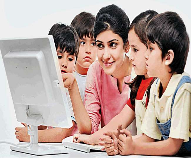 हिंदी पत्रकारिता की पूछ और पहुंच बढ़ी है।